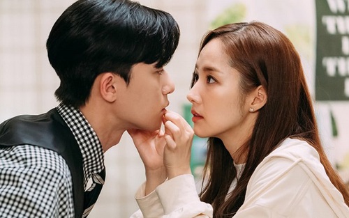 Park Seo Joon của ‘Thư ký Kim’: Ngồi đọc kịch bản thôi có cần đẹp vậy không?
