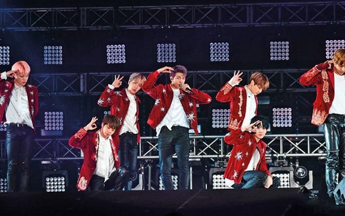 Review ‘Burn The Stage’: BTS không chỉ là ban nhạc, họ là một gia đình
