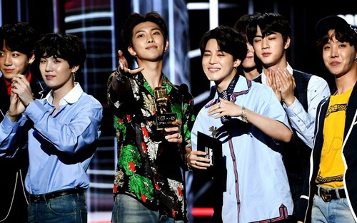 BTS sáng nhất thảm đỏ giải Melon 2018 với mái tóc mới của V
