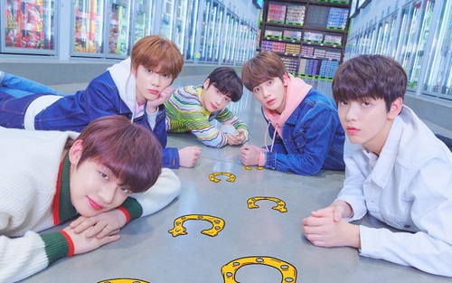 Đàn em BTS TXT đã bán trước được hơn 100 ngàn album ra mắt chỉ trong ba ngày