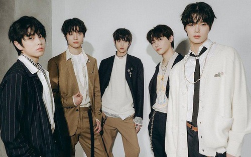 BTS lại có nhóm nhạc đàn em mới đẹp tựa truyện tranh nhưng gây nhiều tranh cãi