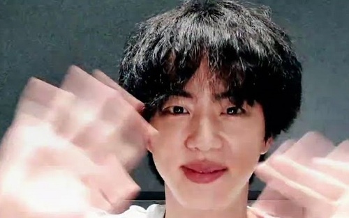 ‘Vua lộ hàng BTS’ Jin nói về hợp tác với thần tượng âm nhạc