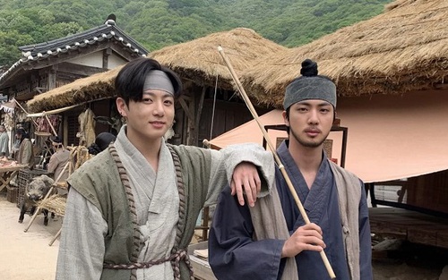 Mát lòng Jungkook BTS chăm chút Jin còn hơn tổng tài 'cua gái' trong KDrama