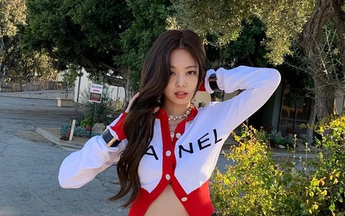 Thấp bé nhẹ cân, Jennie Blackpink vẫn mặc đẹp hơn siêu mẫu