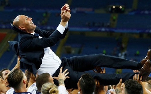 Giành 6 cúp trong 19 tháng, Zidane xứng danh chuyên gia săn danh hiệu