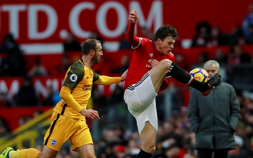 Chơi tuyệt hay trước Brighton, Lindelof lại được so sánh với Vidic