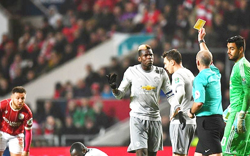 M.U: Paul Pogba lại vào bóng nguy hiểm, đá xấu, đáng lẽ nhận thẻ đỏ