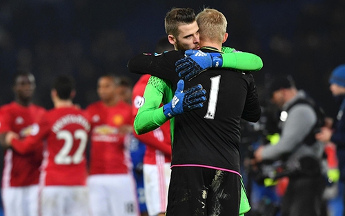 Chuyển nhượng MU 2/8: Kasper Schmeichel sẽ thay De Gea, Dortmund ra hạn chót mua Sancho