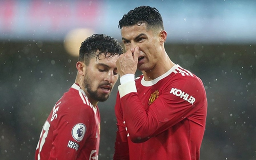 Trận MU vs Brighton chính thức bị hoãn vì Covid-19