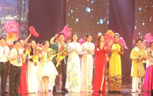 Hoành tráng đêm khai mạc Liên hoan ca múa nhạc toàn quốc đợt 2