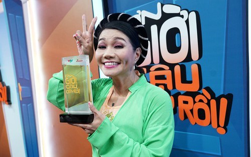 Tập 1 'Ơn giời, cậu đây rồi': Elly Trần làm 'vợ' Trường Giang, NSƯT Ngọc Huyền xuất sắc giành cúp mở màn