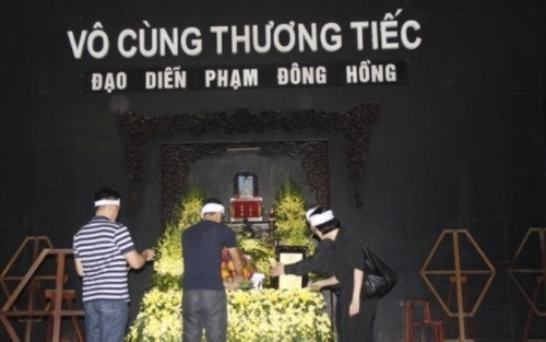 Nghệ sĩ tiễn đưa 'trùm hài đất Bắc' Phạm Đông Hồng về nơi an nghỉ
