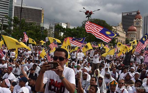 CĐV Việt Nam chú ý, phe đối lập Malaysia biểu tình lớn ở trung tâm Kuala Lumpur