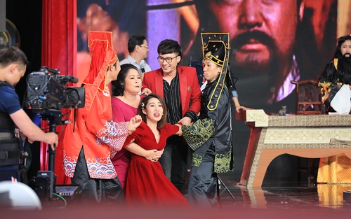 Thúy Ngân 'Gạo nếp gạo tẻ' bị 'cẩu đầu trảm' trong 'Ký ức vui vẻ'