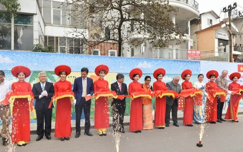 Khánh thành tranh gốm Sri Lanka trên 'Con đường gốm sứ'