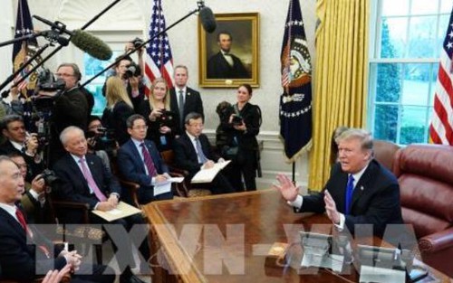 Mỹ triển khai quyết định tạm đình chỉ tăng thuế đối với Trung Quốc