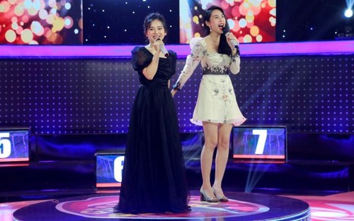 'Giọng ải giọng ai': Thủy Tiên 'ẵm' 50 triệu, Trấn Thành cúi đầu xin lỗi gái xinh vì nghĩ hát dở