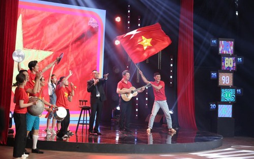 'Ký ức vui vẻ': Bình luận viên Quang Huy rủ MC Lại Văn Sâm và dàn nghệ sĩ 'đi bão'