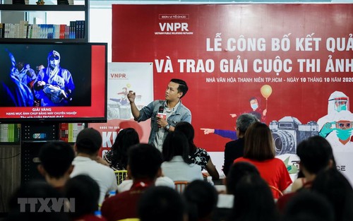 Phóng viên ảnh Lưu Trọng Đạt: Kiên cường chống dịch bằng… nhiếp ảnh