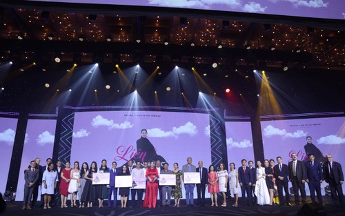 Nhà văn Y Ban chắp bút cho Lãnh sự Danh dự Cộng hoà Nam Phi viết ‘những giấc mơ’