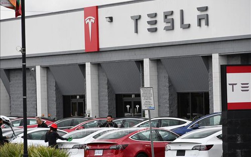 Mỹ điều tra chính thức đối với hàng trăm nghìn xe Tesla