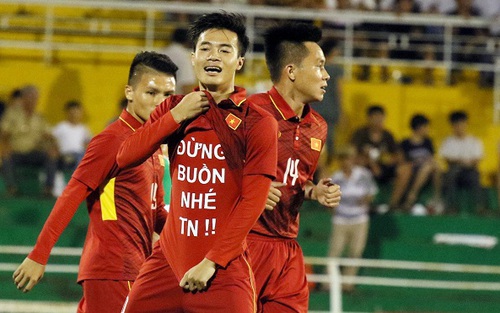 Văn Toàn đối mặt án phạt sau khi 'khoe' thông điệp?