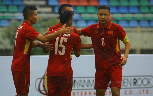 Thủ môn mắc sai lầm, U18 Việt Nam vẫn thắng tưng bừng và giành ngôi đầu bảng B