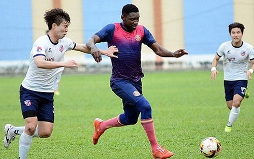 Ngoại binh V.League 'bắt cá hai tay' bị cấm thi đấu 1 năm, trọng tài bẻ còi tại giải U19 quốc gia