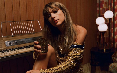 Taylor Swift tung album mới khiến Spotify bị sập, giới chuyên môn đánh giá thế nào?