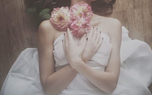 Đừng vì cô đơn mà yêu vội, đừng vì ngộ nhận mà bắt đầu