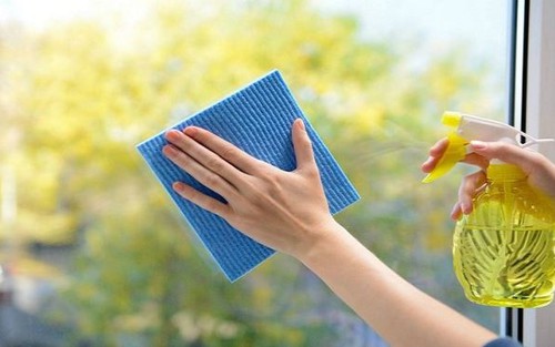 Làm gì khi mặt gương ố vàng và xỉn màu?