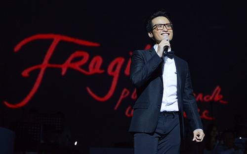 Live show Hà Anh Tuấn: ‘Nhắm mắt, thắt dây an toàn và bay’