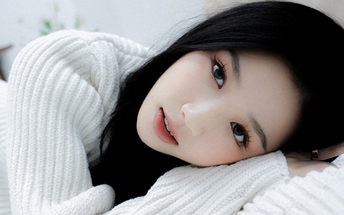 AMEE sâu sắc và nữ tính hơn trong MV ‘Thay mọi cô gái yêu anh’
