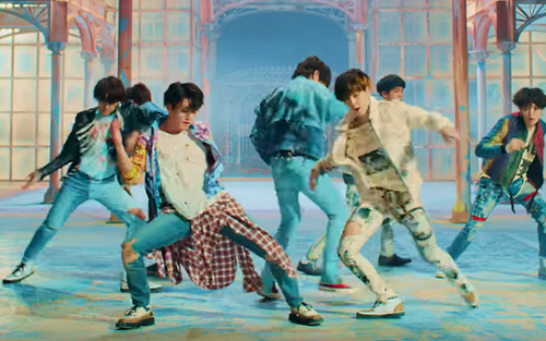 Hàng loạt chiêu trò ăn theo sự nổi tiếng của BTS