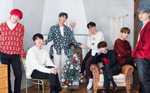 BTS tái xuất vào tháng Tư, dự báo 'át vía' đàn em TXT