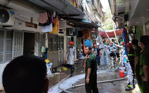 Hà Nội: Dập tắt đám cháy tại một khách sạn và nhà trong khu tập thể