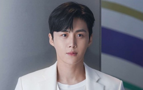 Nhạc kịch 'Chạm vào hư không' cháy vé nhờ màn comback của Kim Seon Ho