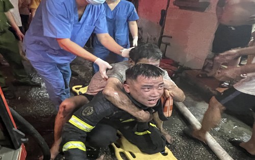 Hà Nội: Kịp thời đưa 4 người thoát khỏi đám cháy lúc rạng sáng