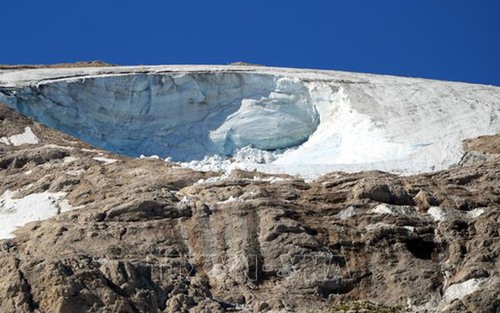 Italy xác nhận 11 người thiệt mạng trong vụ lở băng trên dãy Alps