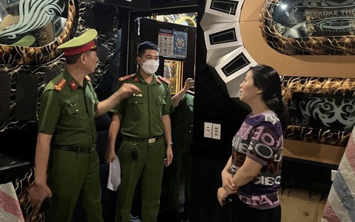 Hà Nội: Yêu cầu tháo dỡ toàn bộ 40 phòng hát karaoke chưa được cấp phép