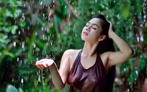 Khỏa thân làm tình với gái đẹp