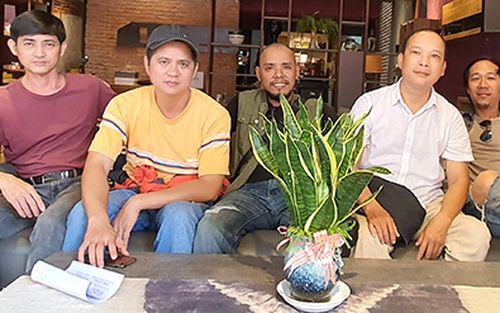 Triển lãm 'Phiêu sắc': Nỗi lòng của các họa sĩ trừu tượng