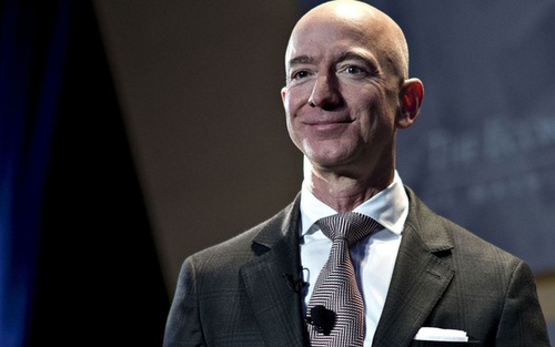 Tỷ phú Jeff Bezos từ chức CEO của Amazon
