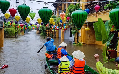 Không khí lạnh tràn về, miền Bắc rét sâu, miền Trung lại mưa lớn