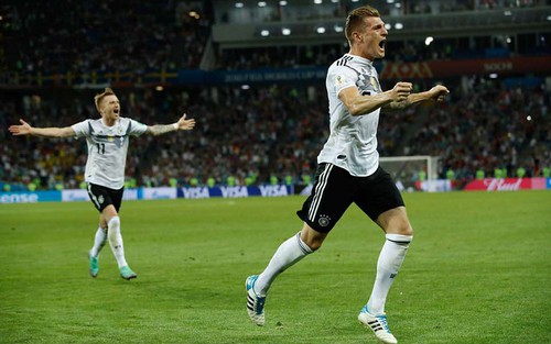 VIDEO: Toni Kroos cứu rỗi Đức bằng 'siêu phẩm' sút phạt