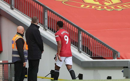 MU: Fan tranh cãi khi Martial bị đuổi vì đánh nguội Lamela