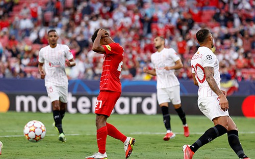 Trận Sevilla vs Salzburg có 4 quả 11m chỉ trong hiệp 1