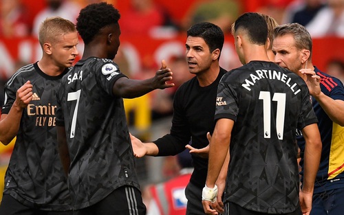 MU 3-1 Arsenal: Khi Pháo thủ... đuối nước