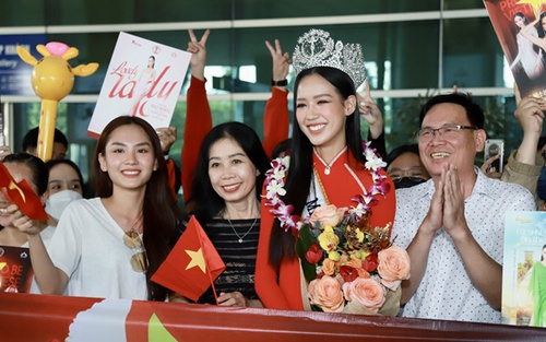 Miss Intercontinental 2022 Bảo Ngọc về nước, được Hoa hậu Mai Phương và siêu mẫu Minh Triệu ra đón