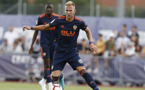 Bóng đá hôm nay 15/9: MU nhắm tiền vệ Valencia. Juventus tiến gần Aouar